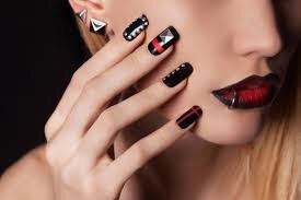 Trendy-Black-Nails-with-Flowers-10