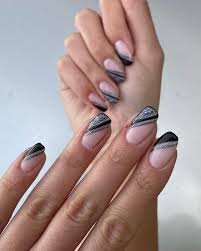 Trendy-Black-Nails-with-Flowers-10 (1)
