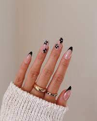 Trendy-Black-Nails-with-Flowers-9