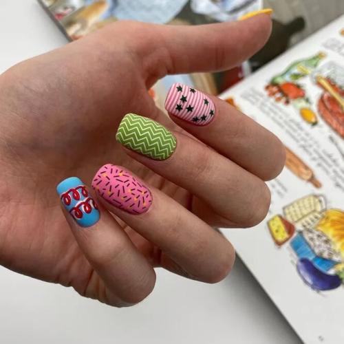 Trendy-Geometric-Summer-Nail-Designs-1