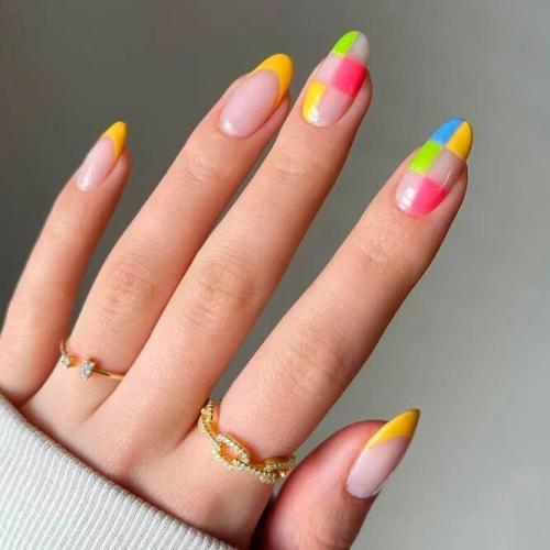 Trendy-Geometric-Summer-Nail-Designs-2