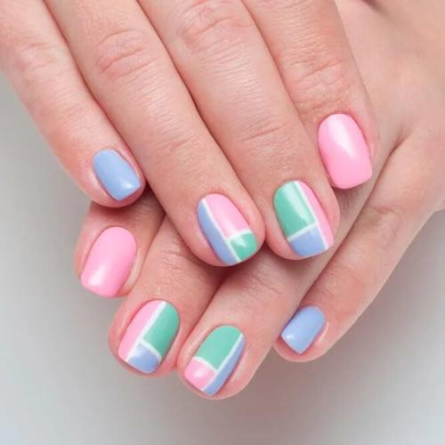Trendy-Geometric-Summer-Nail-Designs-4