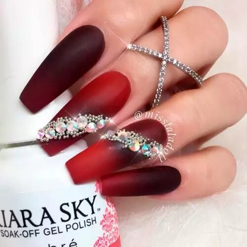 Trendy-Matte-Nails-With-Ombre-Effect-1