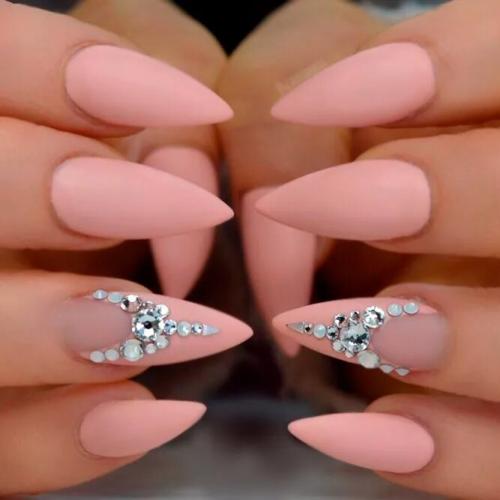 Trendy-Nude-Long-Nails-4