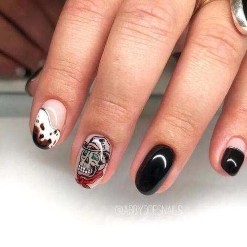 Trendy-Skulls-For-Halloween-Nails-1