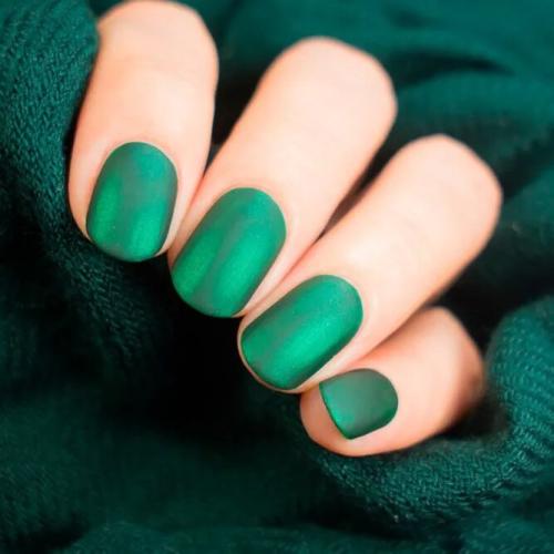 Tropical-Green-Summer-Nail-Colors-4