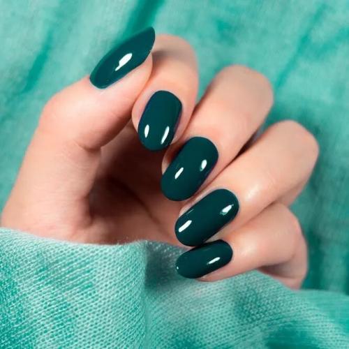 Tropical-Green-Summer-Nail-Colors-5