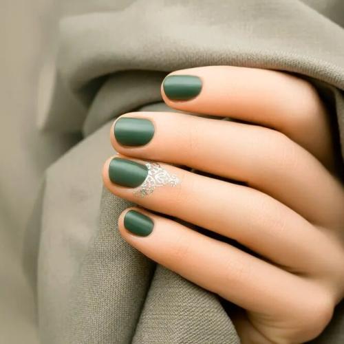Tropical-Green-Summer-Nail-Colors-6