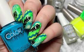 Tropical-Green-Summer-Nail-Colors-7