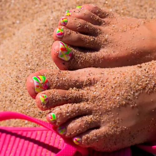 Tropical-Toe-Nail-Designs-2