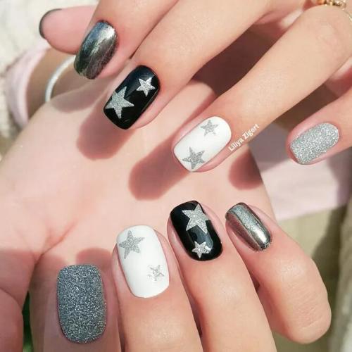 Twinkle-Twinkle-Little-Star-–-New-Years-Nails-1