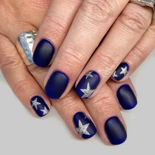 Twinkle-Twinkle-Little-Star-–-New-Years-Nails-2