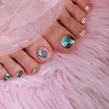 Two-Toned-Mix-for-Toe-Nails-8