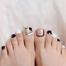 Two-Toned-Mix-for-Toe-Nails-9