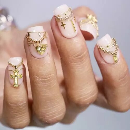 Unbreakable-Golden-Chains-For-Cheeky-Manicure-1