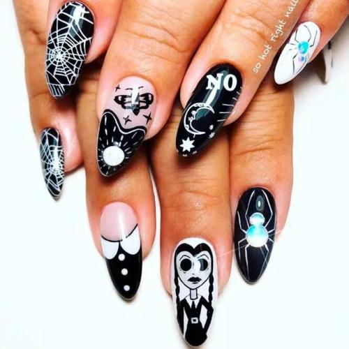 Web-and-Spiders-Halloween-Nail-Designs-3