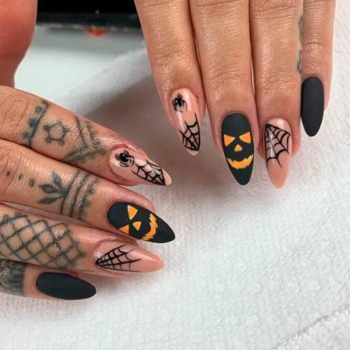 Web-and-Spiders-Halloween-Nail-Designs-4