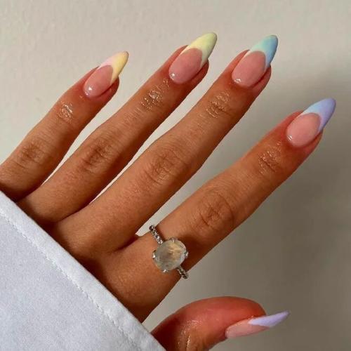 Wedding-Nail-Art-for-Bride-with-Pastel-Colors-2