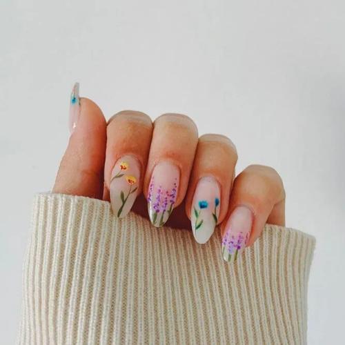 Wedding-Nail-Art-for-Bride-with-Pastel-Colors-3