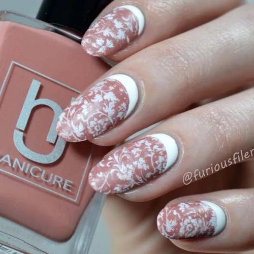 White-Damask-Pattern-Nails-1 (1)