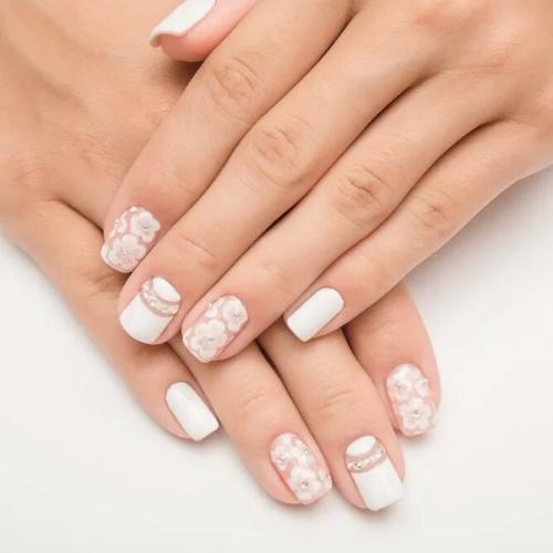 White-Ideas-for-Your-Wedding-Day-Nails-2