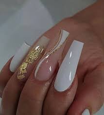 White-Nails-With-Gold-Accent-13