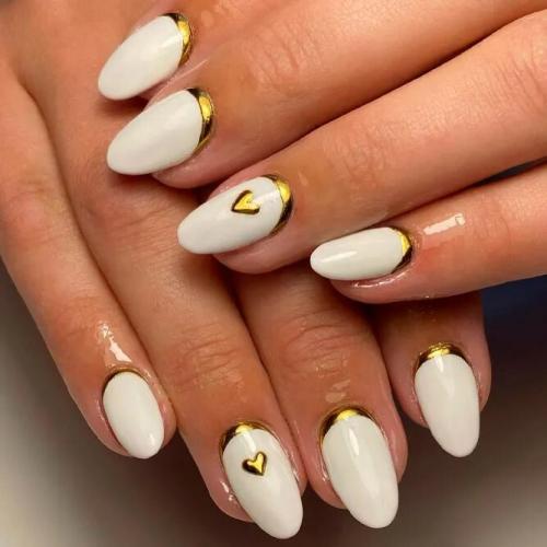 White-Nails-With-Gold-Accent-2