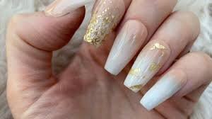 White-Nails-With-Gold-Accent-8