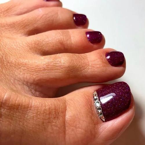 Wine-Color-For-Your-Toe-Nails-2