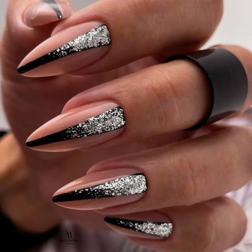 Winter-Nails-Designs-with-Triangles-2