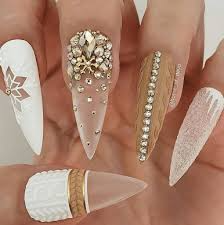 Winter-Nails-Designs-with-Triangles-5
