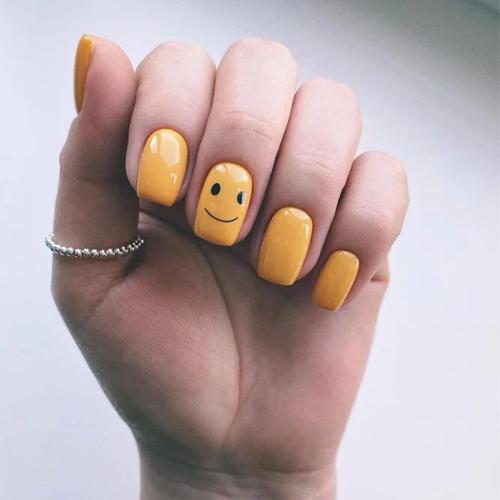 Yellow-Color-Nails-With-Black-Accent-1