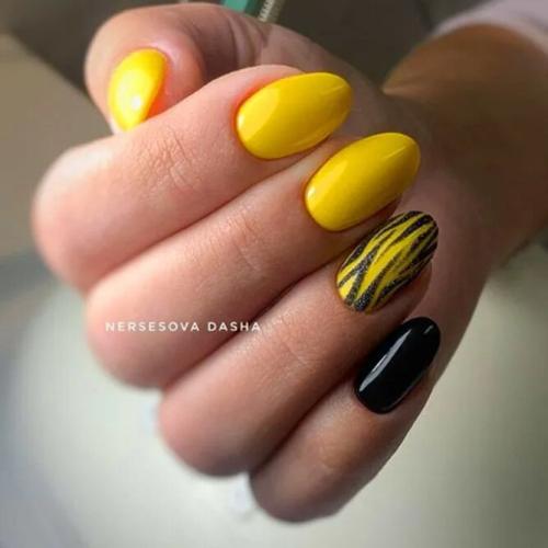 Yellow-Color-Nails-With-Black-Accent-2