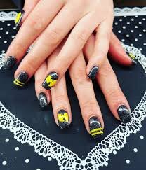 Yellow-Color-Nails-With-Black-Accent-9