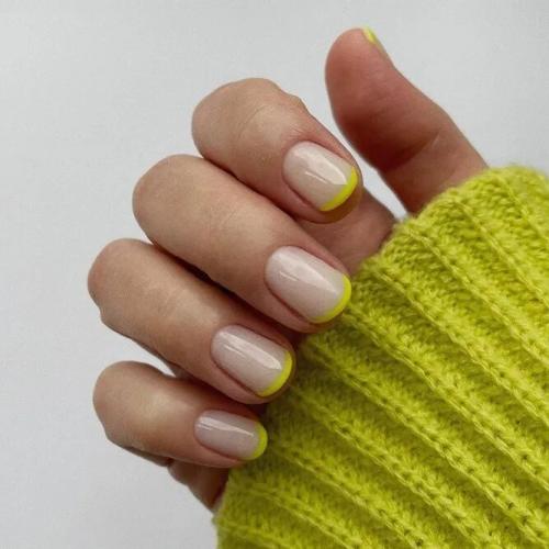 Yellow-French-Tip-Nails-1