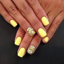 Yellow-Mani-with-Stones-2