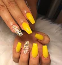 Yellow-Mani-with-Stones-4