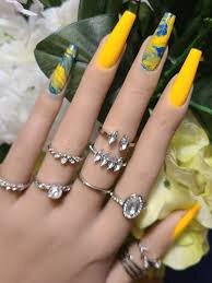 Yellow-Marble-Nails-10