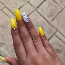 Yellow-Marble-Nails-4