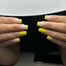 Yellow-Ombre-Nails-5