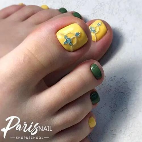 Yellow-Shades-For-Toe-Nails-2