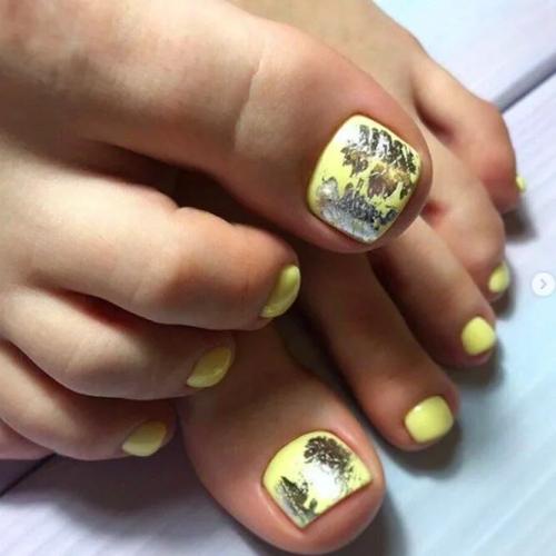 Yellow-Shades-For-Toe-Nails-3