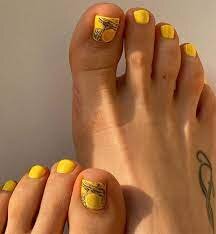 Yellow-Shades-For-Toe-Nails-5