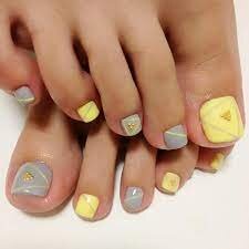 Yellow-Shades-For-Toe-Nails-8