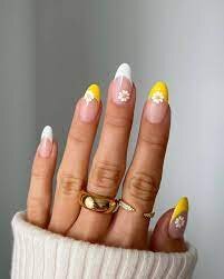 Yellow-and-White-Nails-3