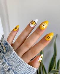 Yellow-and-White-Nails-6